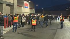 Hundreds line up before dawn for first day of Kelowna’s new Costco