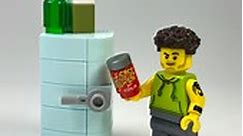 Retro Lego Fridge 🧊 . #lego #food #fridge #retrostyle #legomoc #kitchen #eats #legoroom #kitchendesign #legoideas #legominifigures #legohouse #furnituredesign #legofurniture #legokitchen #miniature | Brickdesigned