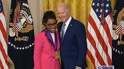 Gladys Knight Receives National Medal of Arts