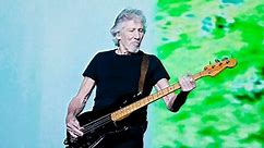 Pink Floyd’s rare reunion as David Gilmour reunited with Roger Waters for an intimate charity gig - Far Out Magazine