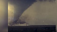 How often do tornadoes occur during December in Iowa, Illinois?