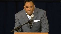 Alomar speaks at Hall of Fame induction ceremony
