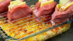 Pork chop and oven rack make this recipe perfect! Ingredients: pickled cabbage with carrot - 500 g (17.64 oz) onion - 1 piece bacon - 200 g (7 oz) oil - 20 ml (0.7 fl oz) pork chop - 1 kg (2.2 lb) salt - 10 g (0.35 oz) black pepper - 5 g (0.18 oz) for the filling: cheese - 200 g (7 oz) onion - 1 piece bacon - 150 g (5.3 oz) IN THE OVEN 180°C (356 °F) /40 MIN Tray size 28 X 18 cm (7 in x11 in) for the sauce: oil - 100 ml (3.4 fl oz) salt - 10 g (0.35 oz) white pepper - 7 g (0.25 oz) turmeric - 2 