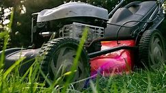 How to Adjust a Self-Propelled Honda Lawnmower, step by step