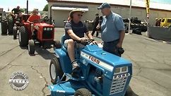 It's a classic tractor parade!... - Classic Tractor Fever