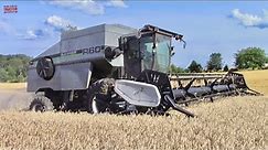 Deutz-Allis GLEANER R60 Combine Harvesting Wheat