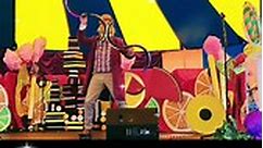 Here's the last little bit of my Willy Wonka Led Buugeng stage show that I performed at Latitude Festival 🌞🔮 #willywonka #charlieandthechocolatefactory #pyroteralighttoys #buugeng #ledbuugeng #objectmanipulation #stageshow #costumecharacters #flow #flowarts #propmanipulation #magical | The Magic Ball Man