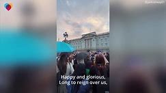 Crowd sings U.K. national anthem outside Buckingham Palace