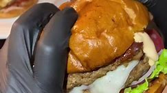 Наші величезні та соковиті бургери 🍔😍 Чекаємо на вас у SALOON🤠☀️🍺#бургери #чорноморськ #кафе #їжа #мангал #шашлик #величезнібургери