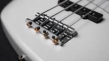 The Pros and Cons of Fretless Bass