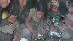Official videos Ep 810 Cooking curry of green vegetables by using primitive technology