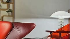 Francuska dwuosobowa sofa w skórze cała marki Roche Bobois o tajemnivczej nazwie „Wing Back”. Produkowana w latach 1967-1970. #rochebobois #rochebobissofa #vintagesofa #vintagesofas #popartstyle #popartfurniture #meblevintage #sofavintage #skorzanasofa | Lata 60-te