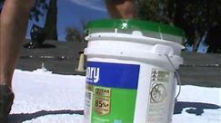 How to open a 5 gallon bucket with no tools!