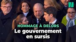 Lors de l’hommage à Delors, ce détail sur le pupitre de Macron donne un indice de son état d’esprit