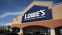 Is Lowe’s open on Christmas Day 2022?