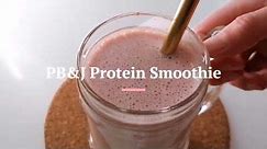 PB&J Protein Smoothie // Smoothie with Peanut Butter & Strawberries