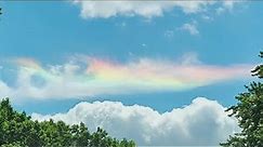 What causes rainbow clouds?