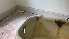 This is how i refinish the inside of a cast iron bath tub. Went from 1925 trash to 2022 antique chic. #ReTokforNature #bathtubrefinish #bathroom #renovation #howto #DIY #vintage #antique #bathroomreno #LearnOnTikTok | Old House Adam