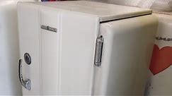 Приехал на реставрацию в середину 2024 года General Electric Refrigerators 1932 года модель K-5A