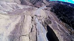 Landslide causes road to buckle in California - video Dailymotion