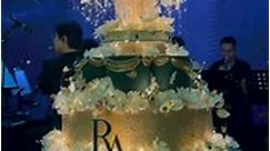 Fountain wedding cake