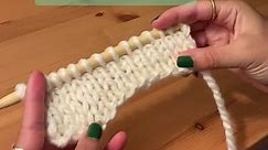 Beginner Knitting Tutorial: how to do stockinette stitch, one of the most common knit patterns! #knitting #knittingtutorial #knittok #handmade #knit