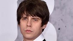 Jake Bugg embracing pop after turning his nose up at chart music