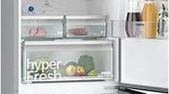 Many reasons to love it🖤 Your black stainless-steel fridge has lots of adjustable storage space, and great visibility within. hyperFresh boxes keep fish and meat fresh up to 2x longer, and No-Frost technology does away with tedious defrosting. Another great reason to choose Siemens is the power saving LED soft start in the fridge section. Visit our website for more info: https://bit.ly/3OEUiTG #siemenshome #siemenshomeappliances #siemensdesign | Siemens Home