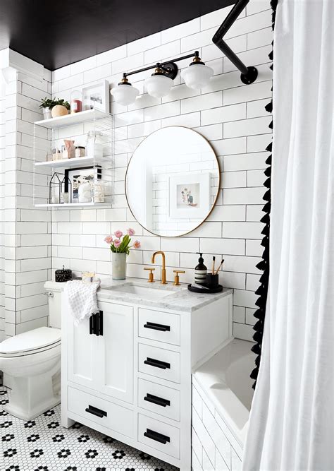 Black and White Bathroom Decorating Ideas