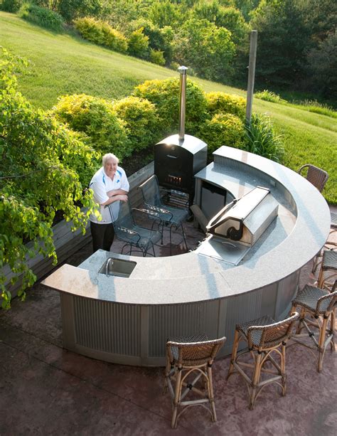 Curved Outdoor Kitchen