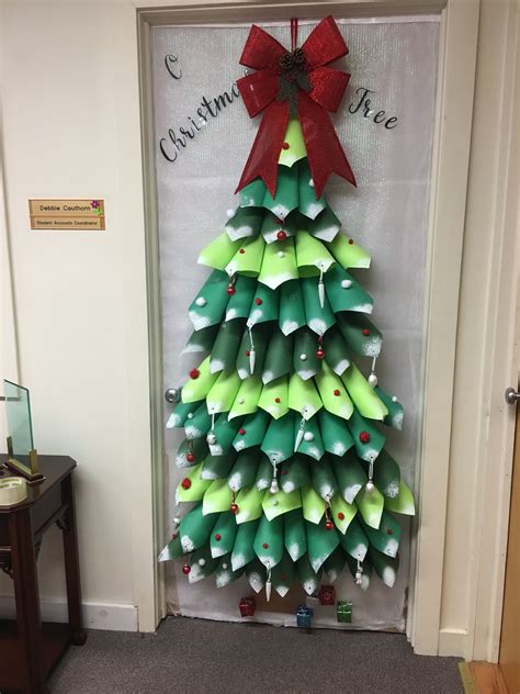 DIY Christmas Door Decorating Ideas