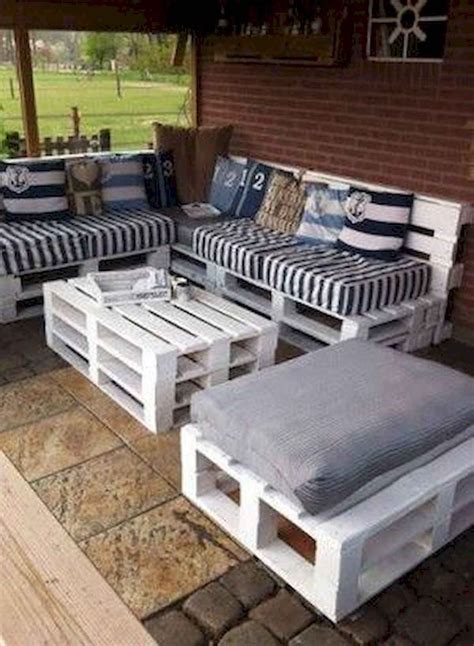 DIY Pallet Deck Furniture