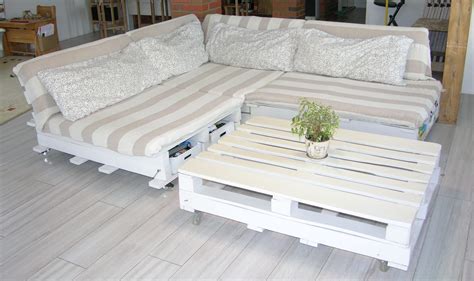 DIY Pallet Sofa