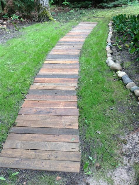 DIY Wood Garden Path