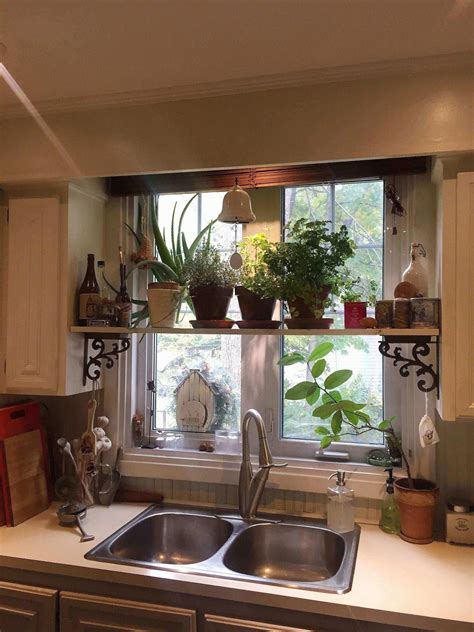 Decor above Kitchen Window