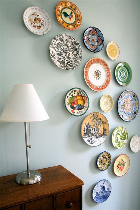 Decorating Walls with Plates