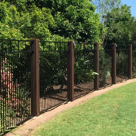 Garden Yard Fence Idea