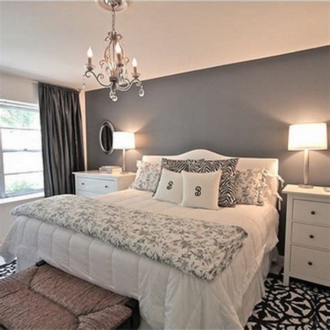 Gray and White Bedroom Decorating