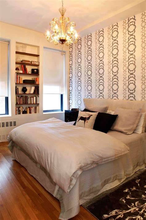 How to Decorate a Small Bedroom for Adults