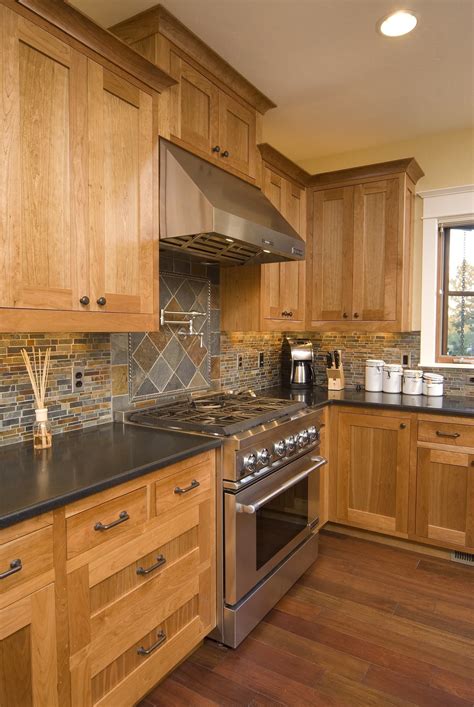 Kitchen Backsplash Ideas with Maple Cabinets