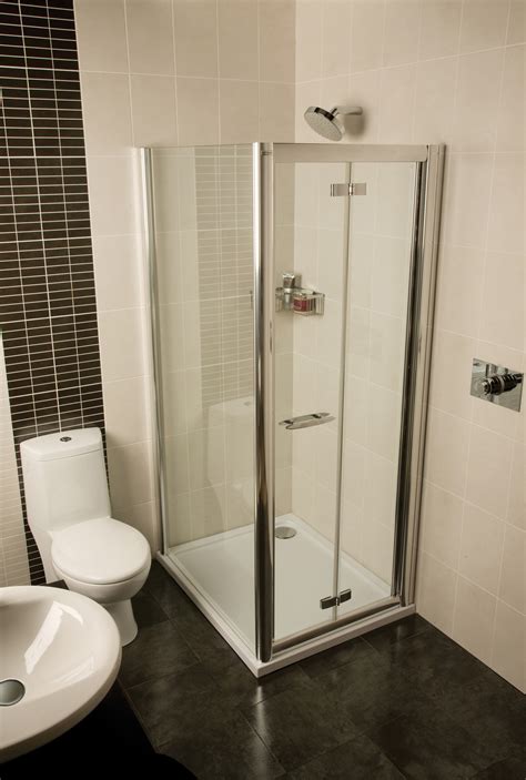 Shower Door Ideas for Small Bathroom