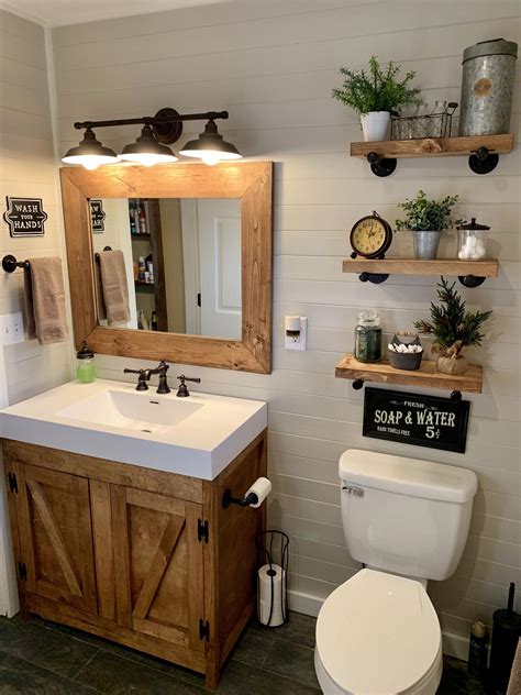 Simple DIY Farmhouse Bathroom Decor