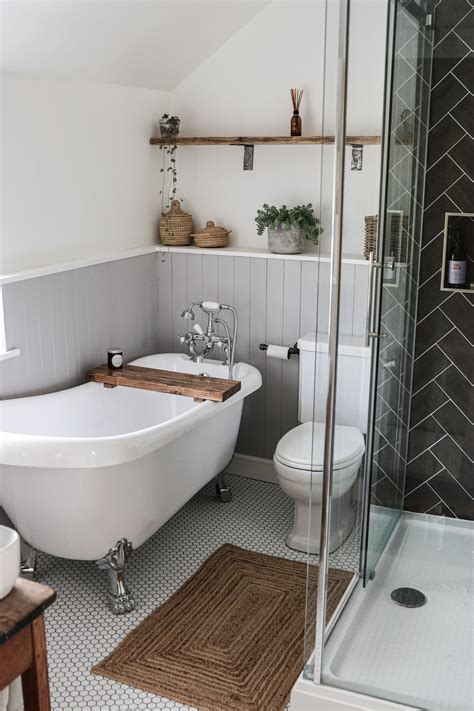Small Cottage Bathroom with Shower