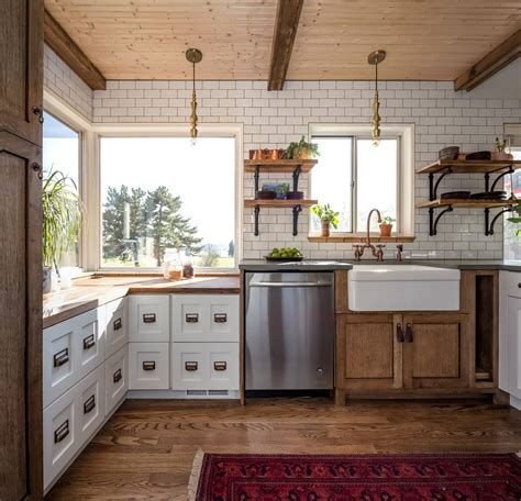 Small Farmhouse-Style Kitchens