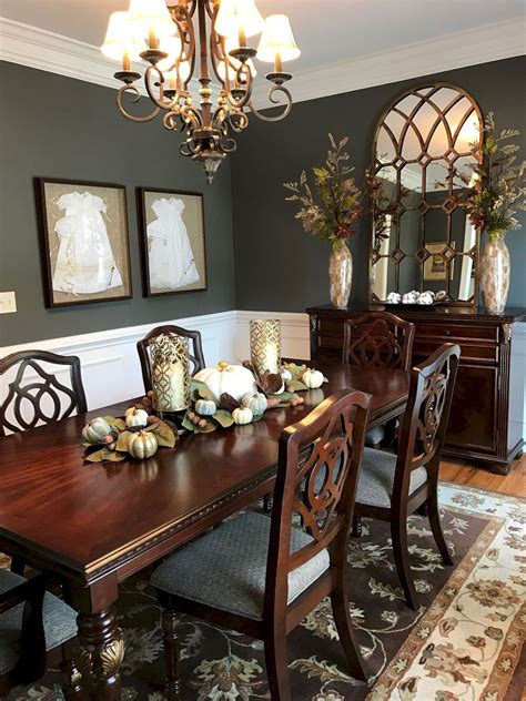 Traditional Dining Room Wall Decor