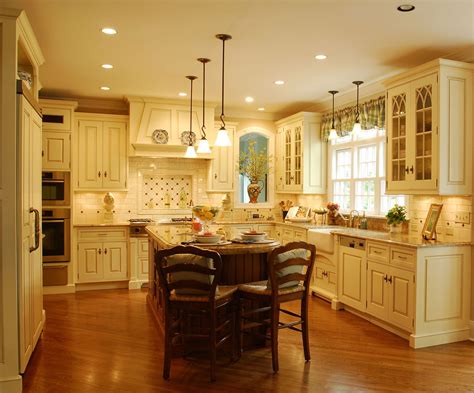 Traditional Kitchen Cabinets Design