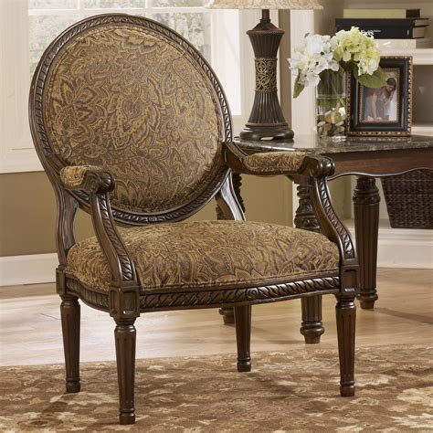 Traditional Living Room Chairs