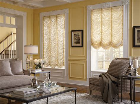 Traditional Living Room Window Treatments
