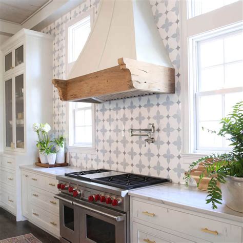 White Backsplash Tiles for Kitchen
