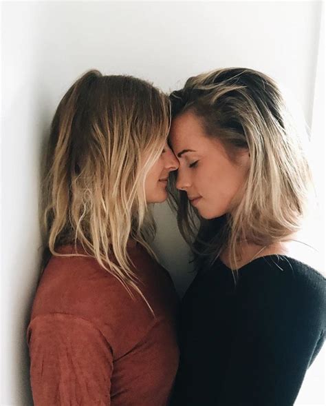 Blonde Lesbian Kissing Porn